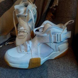 Nike HiTop Sneakers Size 7.5M/9W BRAND NEW IN BOX